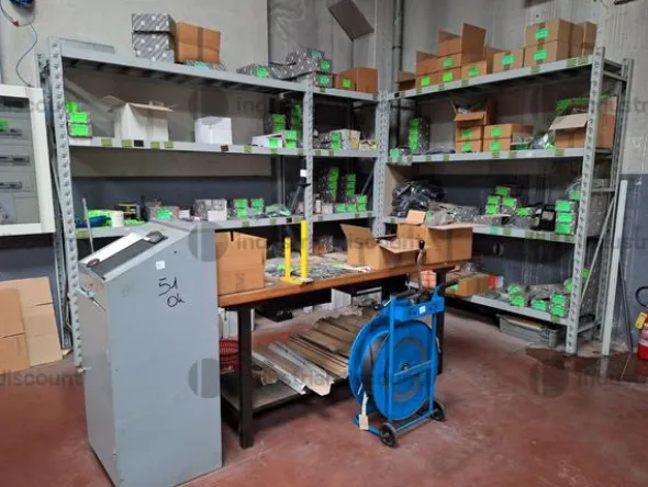 205#9818 Giacenze di magazzino e scaffalature