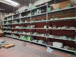 205#9818 Giacenze di magazzino e scaffalature