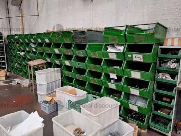 205#9818 Giacenze di magazzino e scaffalature