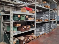 205#9818 Giacenze di magazzino e scaffalature
