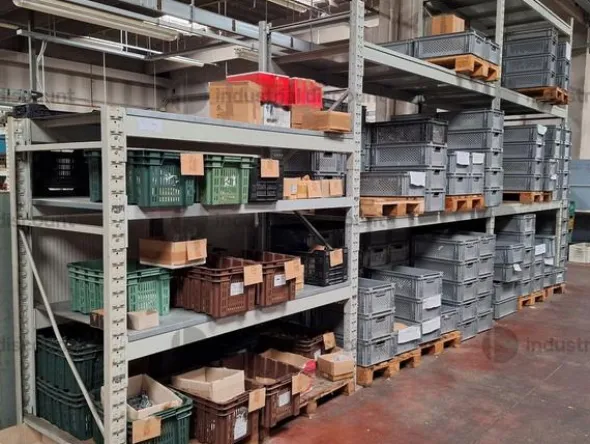 205#9818 Giacenze di magazzino e scaffalature