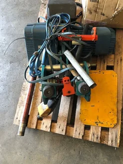 Gru a bandiera AIRON/Demag 2000 kg.