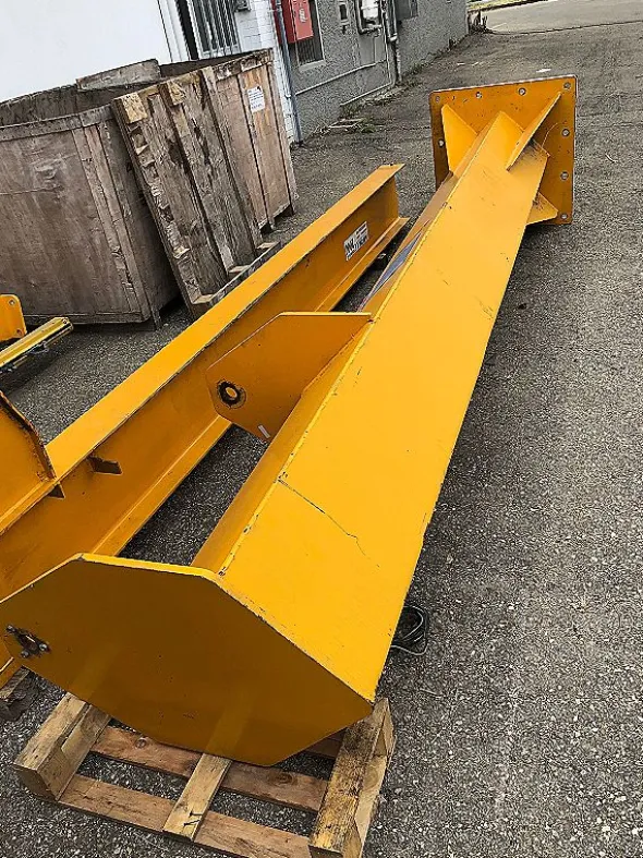 Gru a bandiera AIRON/Demag 2000 kg.