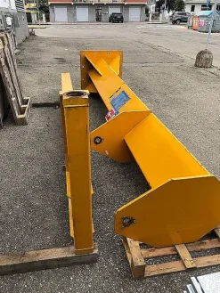 Gru a bandiera AIRON/Demag 2000 kg.
