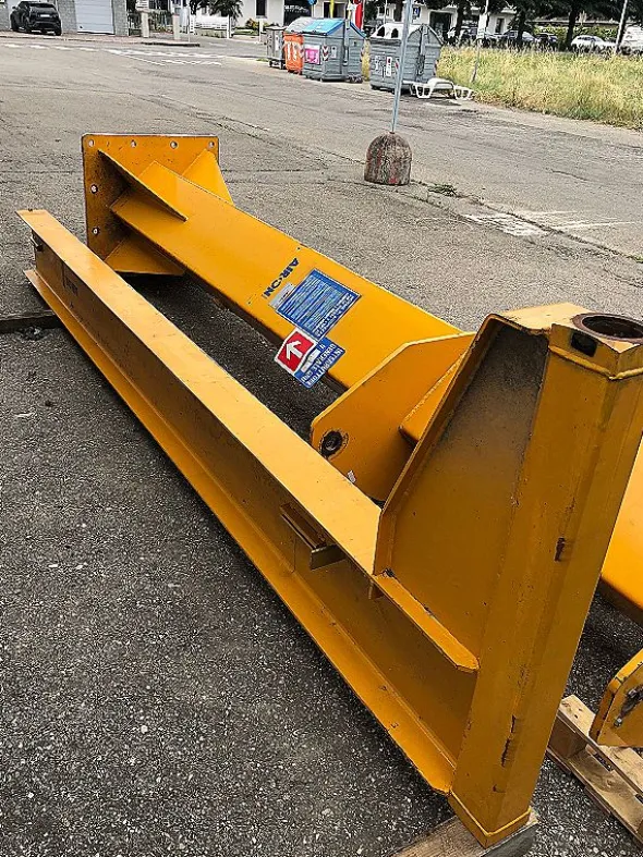 Gru a bandiera AIRON/Demag 2000 kg.