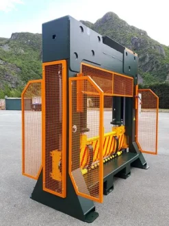 GUILLOTINE REEL-SLITTER