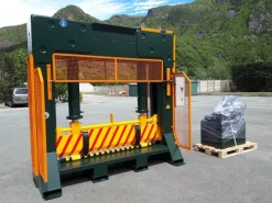 GUILLOTINE REEL-SLITTER