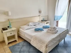 #24323 Hotel con arredi e dotazioni