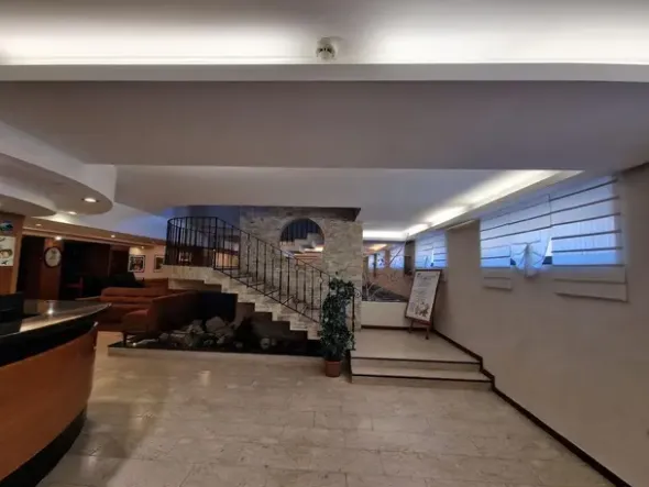 #23913 Hotel con piscina adiacente a complesso sciistico