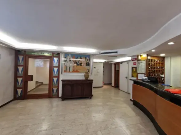 #23913 Hotel con piscina adiacente a complesso sciistico