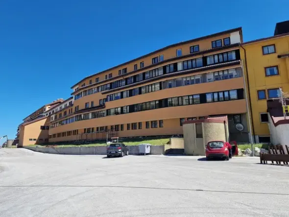 #23913 Hotel con piscina adiacente a complesso sciistico