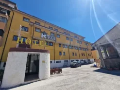 #23913 Hotel con piscina adiacente a complesso sciistico