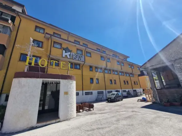 #23913 Hotel con piscina adiacente a complesso sciistico