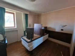 #23913 Hotel con piscina adiacente a complesso sciistico