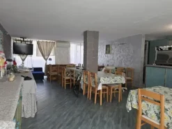 #25771 Hotel di tre piani vista mare