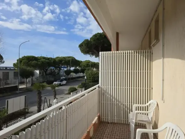#25771 Hotel di tre piani vista mare
