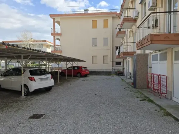 #25771 Hotel di tre piani vista mare