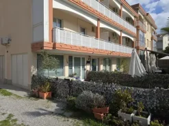 #25771 Hotel di tre piani vista mare