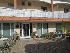 #25771 Hotel di tre piani vista mare