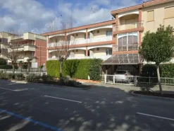 #25771 Hotel di tre piani vista mare