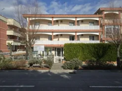 #25771 Hotel di tre piani vista mare