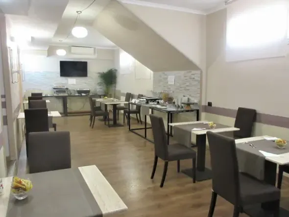 #18768 Hotel fronte mare sul Lido di Ostia