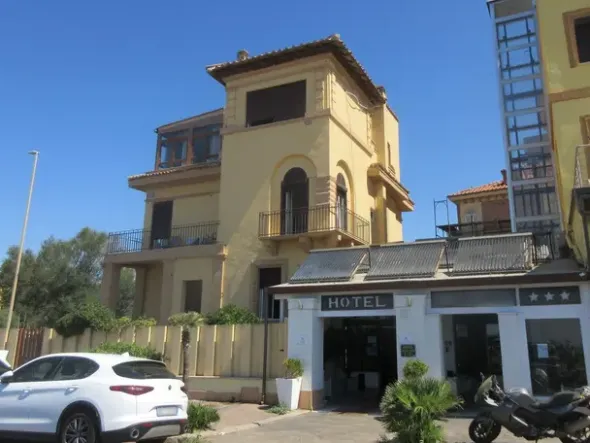 #18768 Hotel fronte mare sul Lido di Ostia