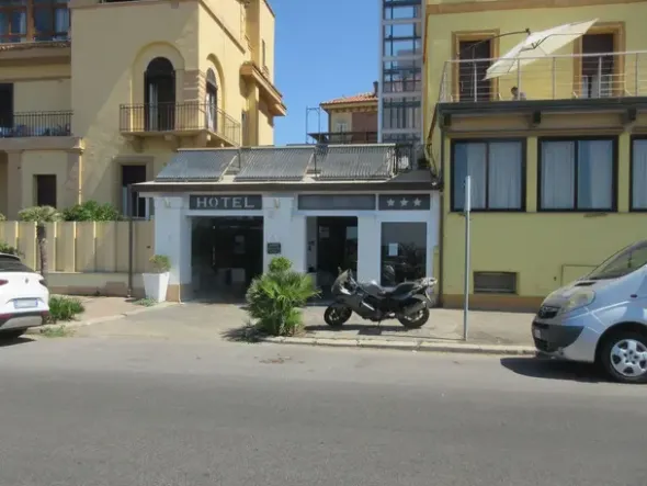 #18768 Hotel fronte mare sul Lido di Ostia