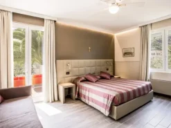 #25026 Hotel 3 Stelle sul lago di Garda