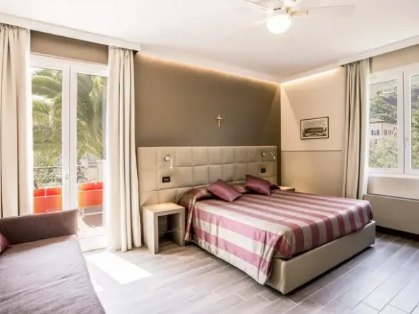 #25026 Hotel 3 Stelle sul lago di Garda