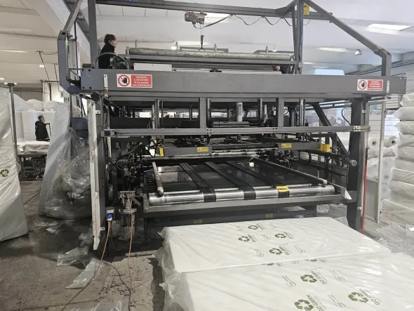 IMBUSTATRICE AUTOMATICA PER MATERASSI