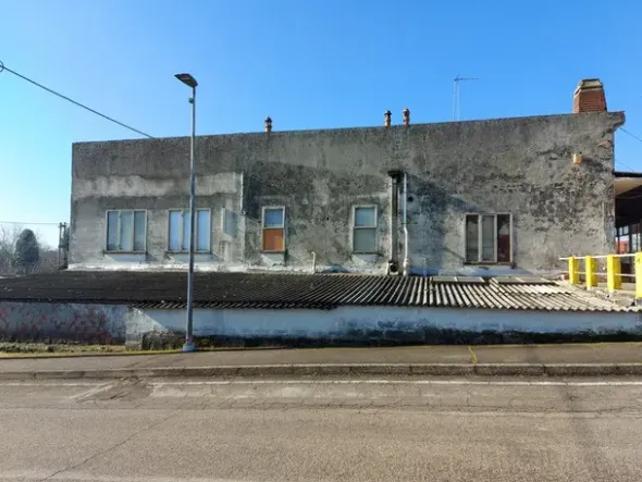 #15825 Immobile commerciale su due livelli con pertinenza esclusiva