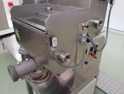 4#4053 Impastatrice e pressa Dominioni