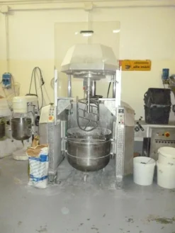 3#3408 Impastatrice planetaria 300 litri