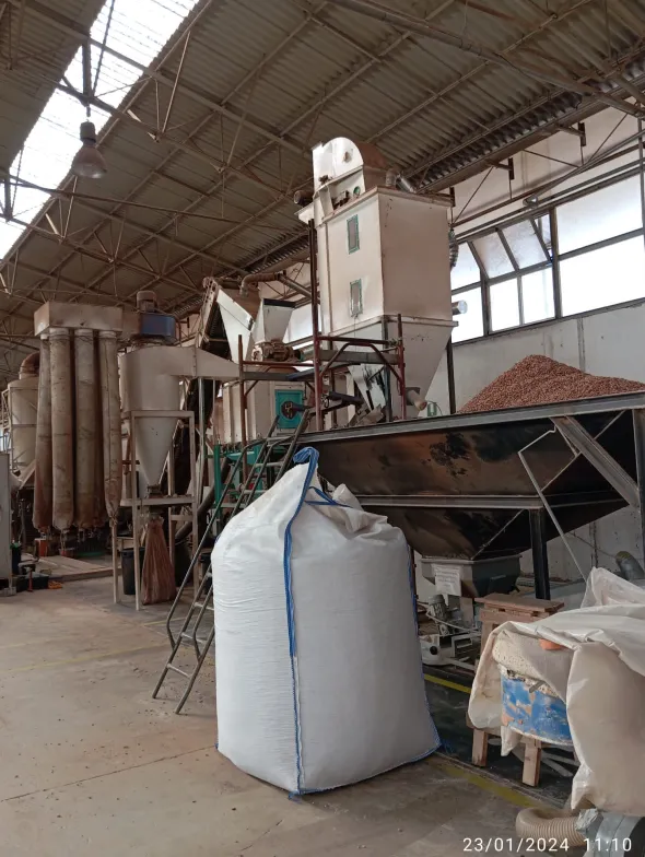Impianto pellet+robot palletizzatore+insach. autom.