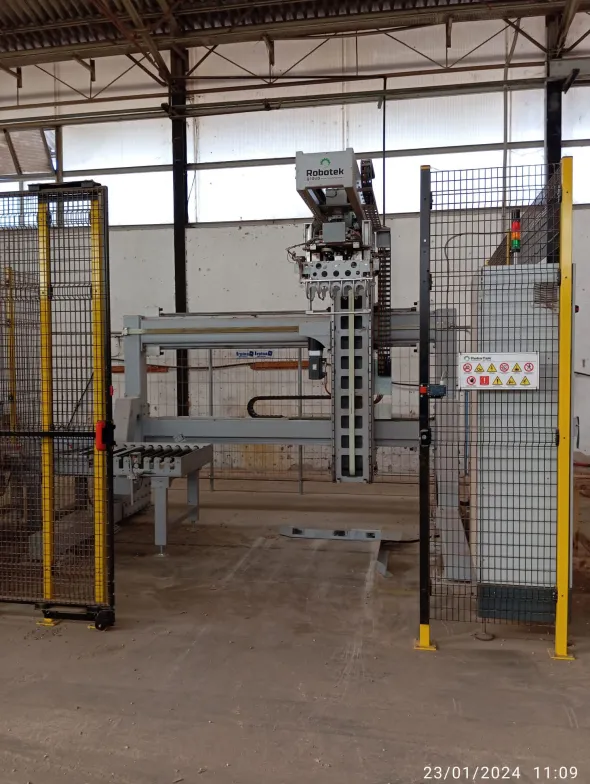 Impianto pellet+robot palletizzatore+insach. autom.