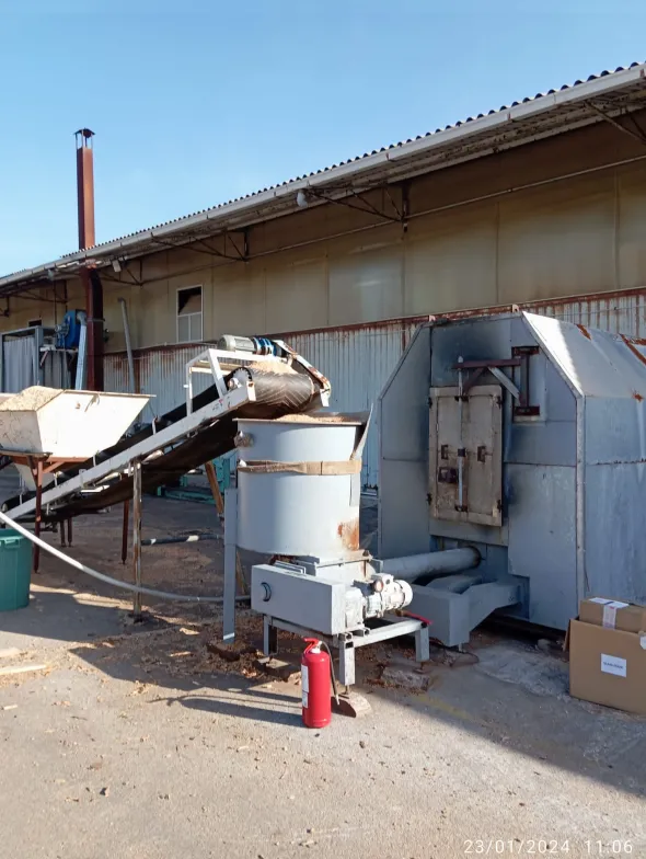 Impianto pellet+robot palletizzatore+insach. autom.