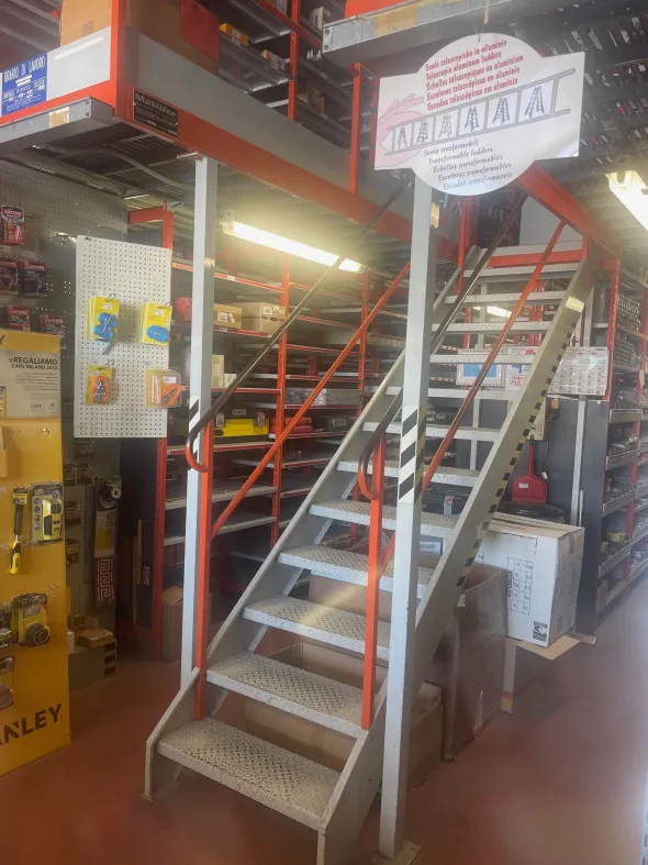 IMPIANTO SCAFFALE CON SOPPALCO