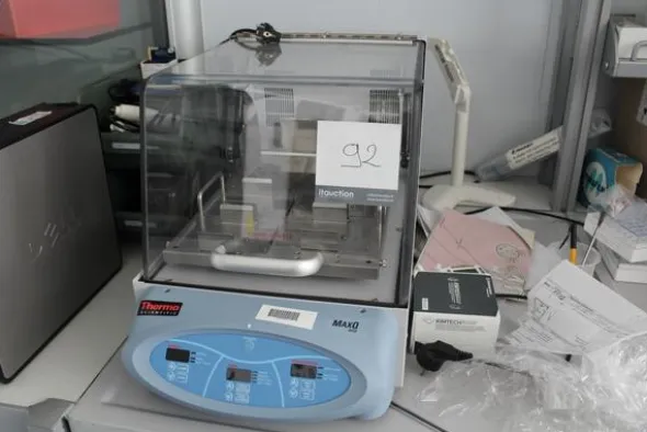 58#2288 Incubatore Thermo Scientific
