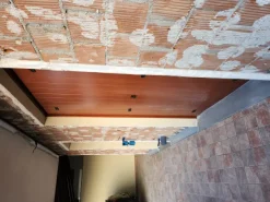 Infissi legno con zanzariera e scuretti