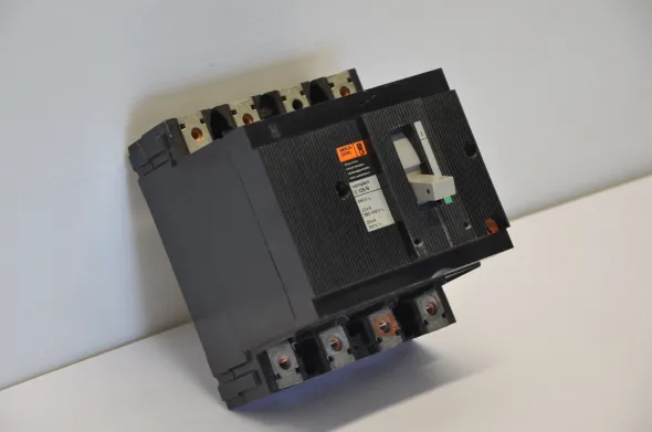 Interruttore Merlin Gerin mod. Compact C125N