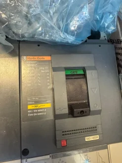Interruttori automatici Merlin Gerin Compact NR400 F