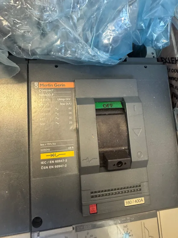 Interruttori automatici Merlin Gerin Compact NR400 F