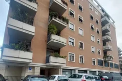 #25750 In vendita o in locazione commerciale locali al piano terra