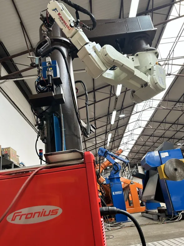 Isola robot Kawasaki per saldatura