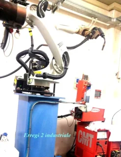 Isola Robot Kuka con saldatrice Fronius CMT, testata