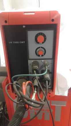 Isola Robot Kuka con saldatrice Fronius CMT, testata