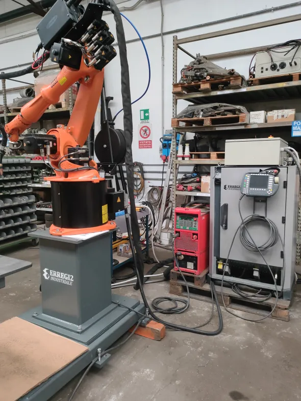 Isola robot KUKA di saldatura con tavola rotabile piana