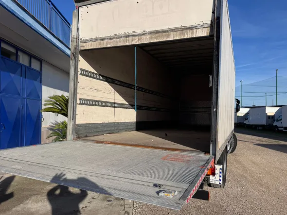 IVECO STRALIS 310 EEV FURGONATO CON PEDANA