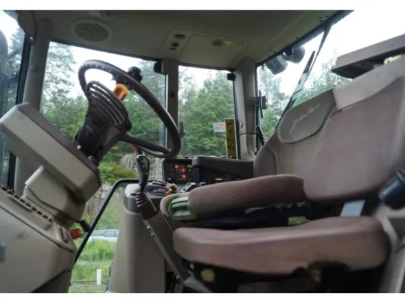 John Deere 6920